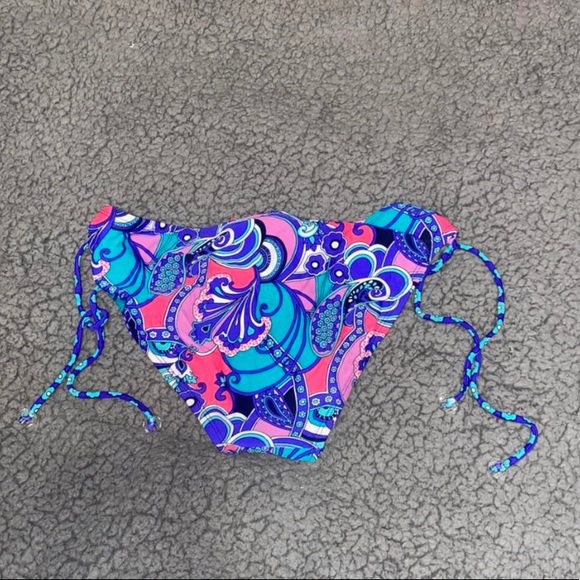 Brand new bikini bottoms - Picture 2 of 2